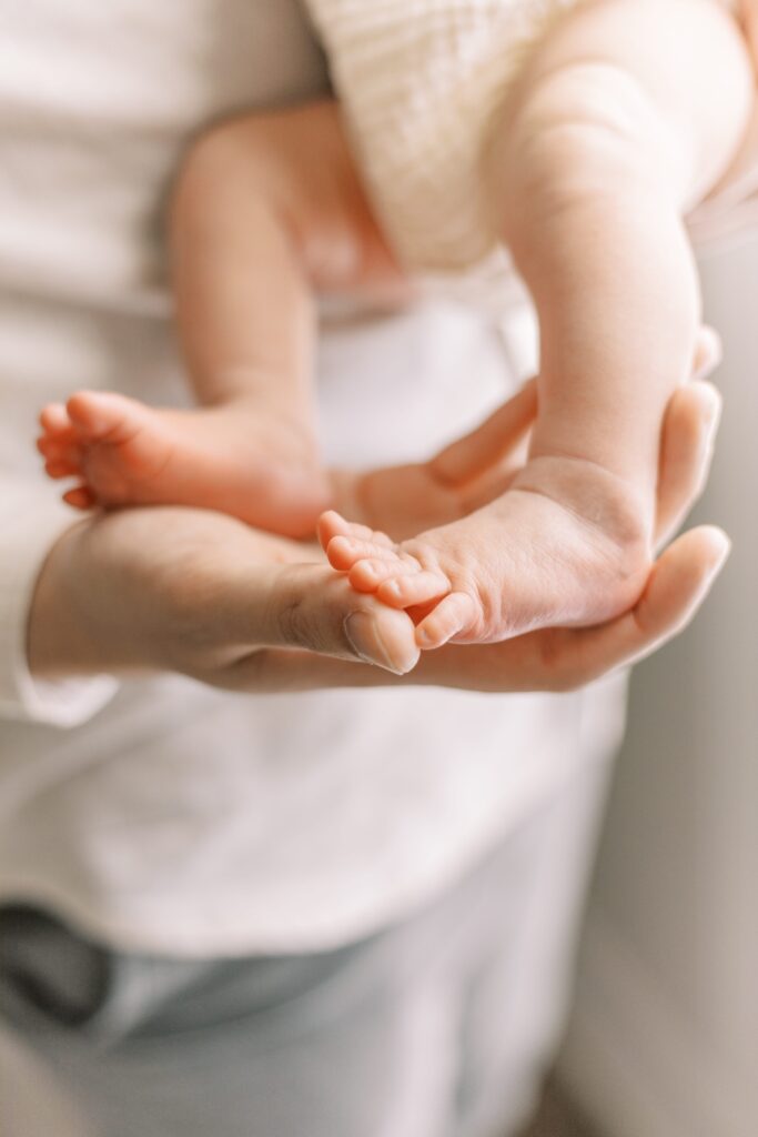 in home newborn photos dad holding baby feet