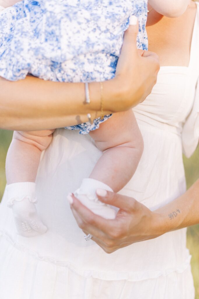 motherhood photos in field