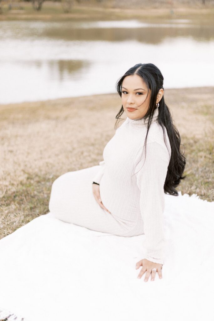 outdoor winter little rock maternity photos