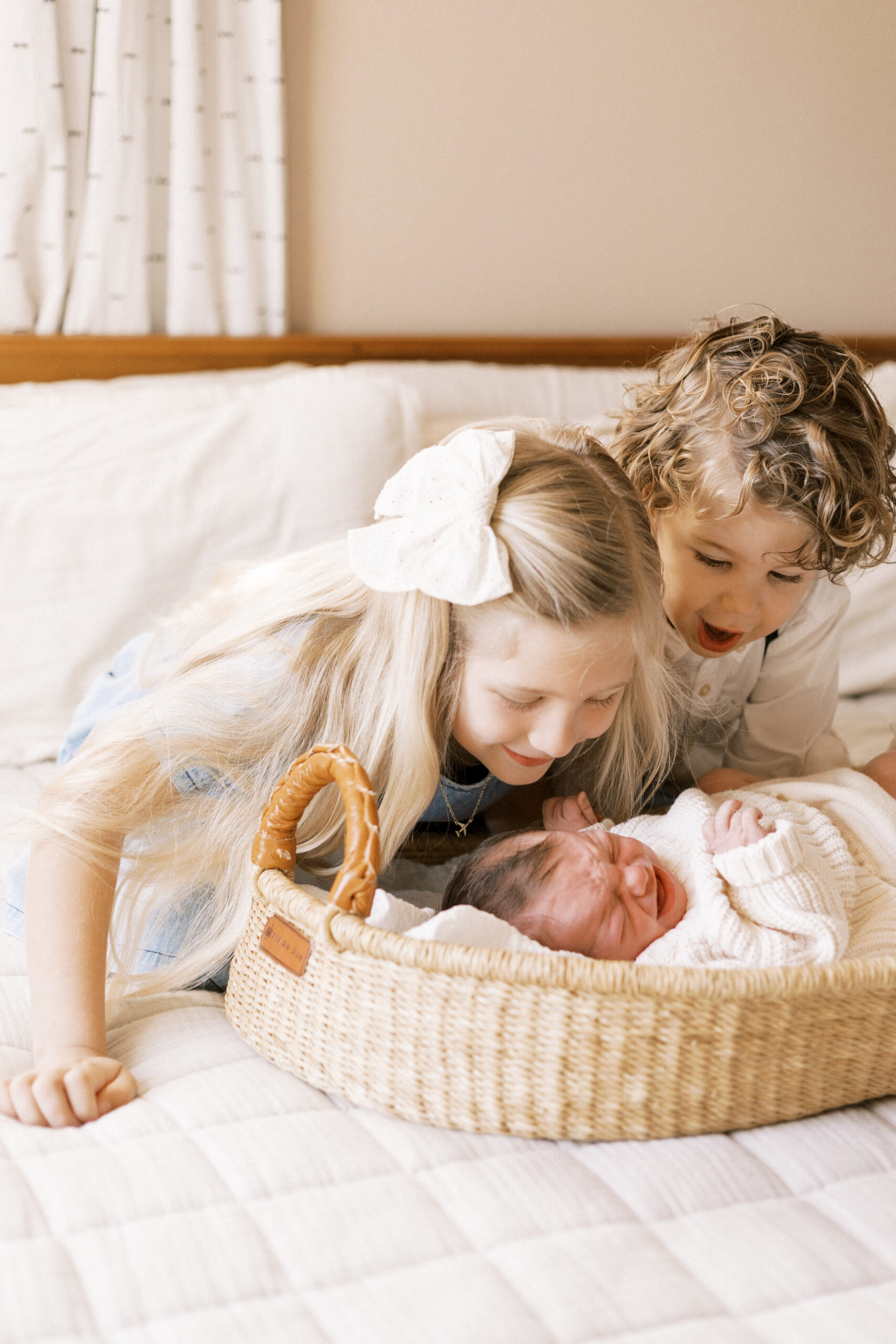 newborn photos with siblings