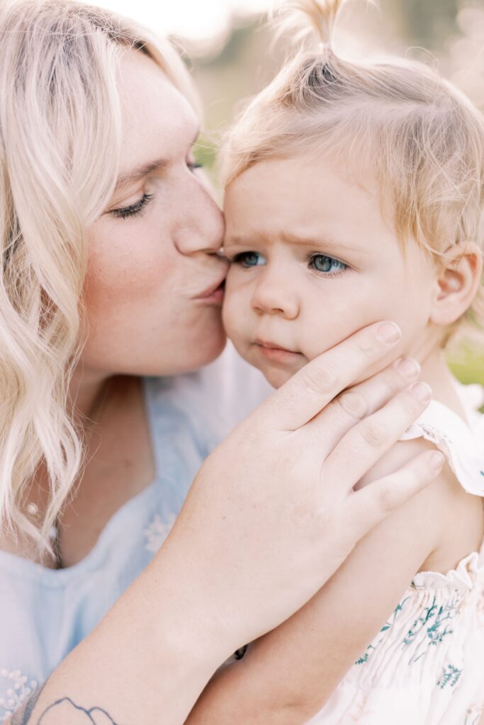 mom kissing daughter's cheek in peoria illinois newborn photos