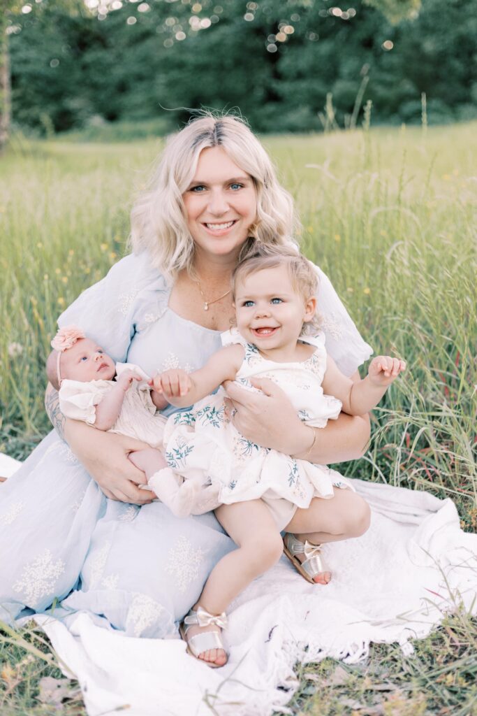 mom with daughters in central illinois newborn photos