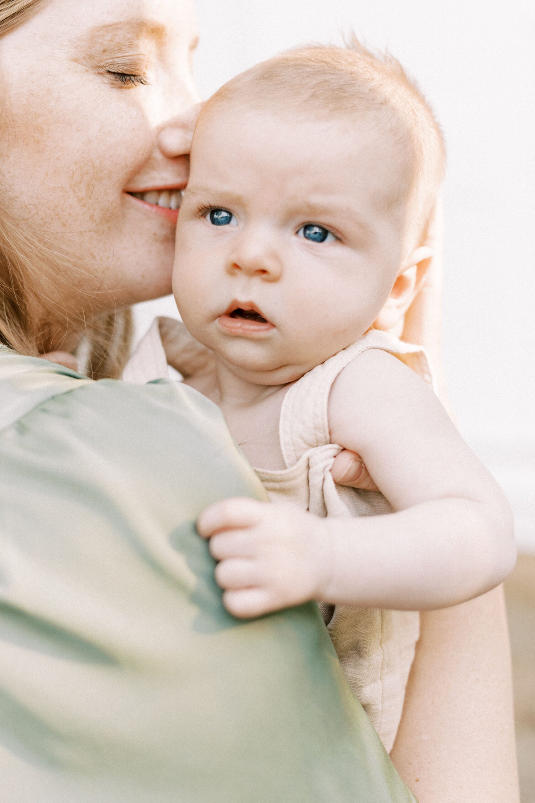 mom smiling at baby in peoria il newborn photos