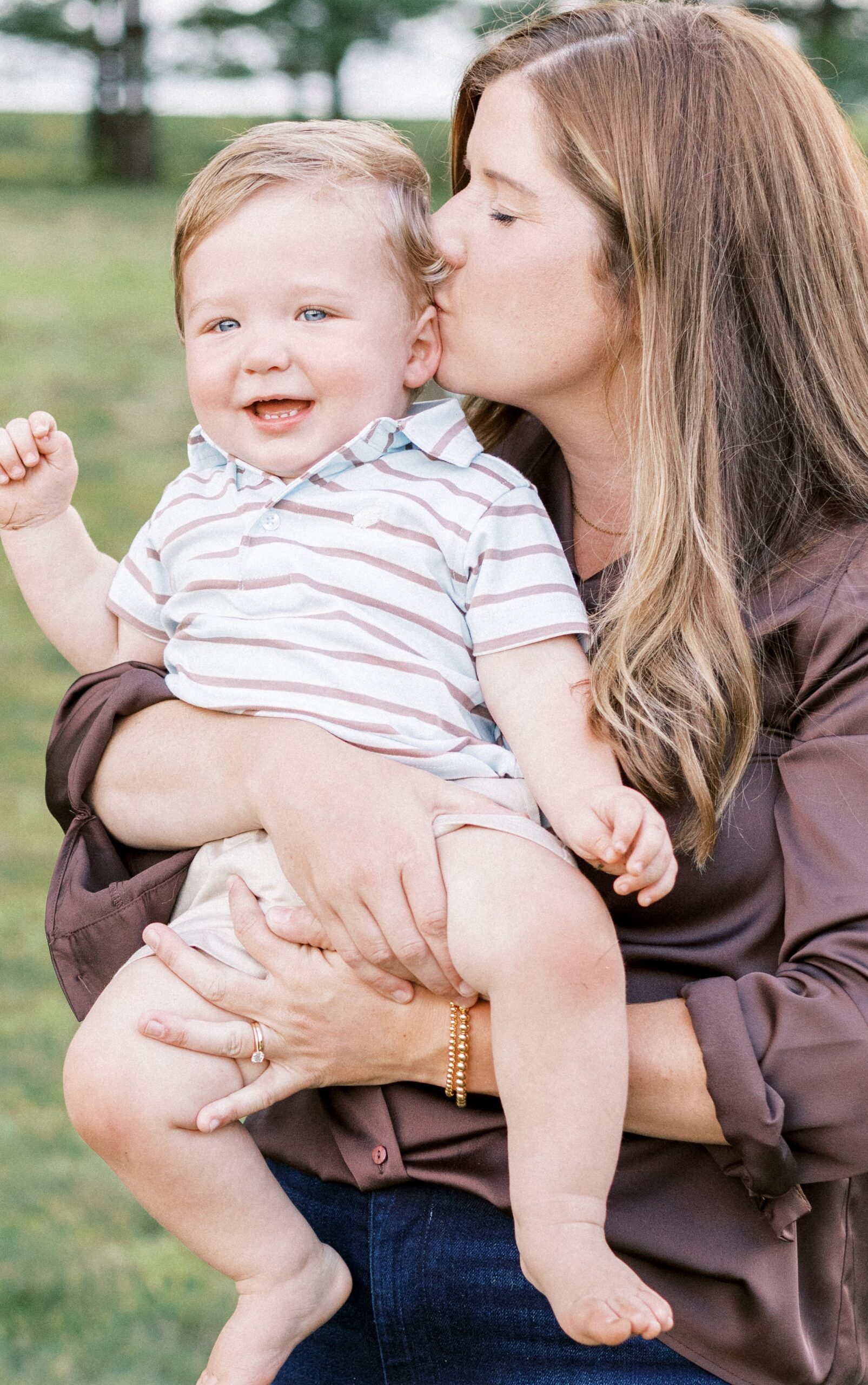 mom kissing toddler on the cheek peoria illinois family photos