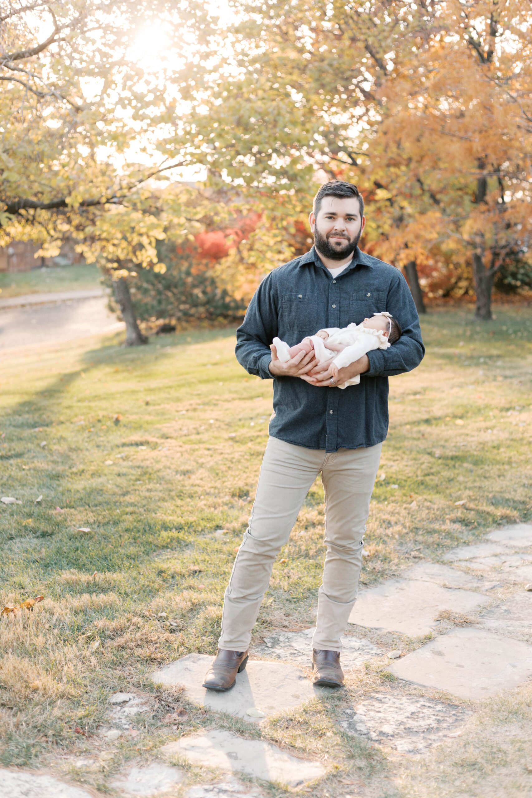 peoria illinois newborn photographer-19 copy-min dad holding newborn daughter peoria illinois photos