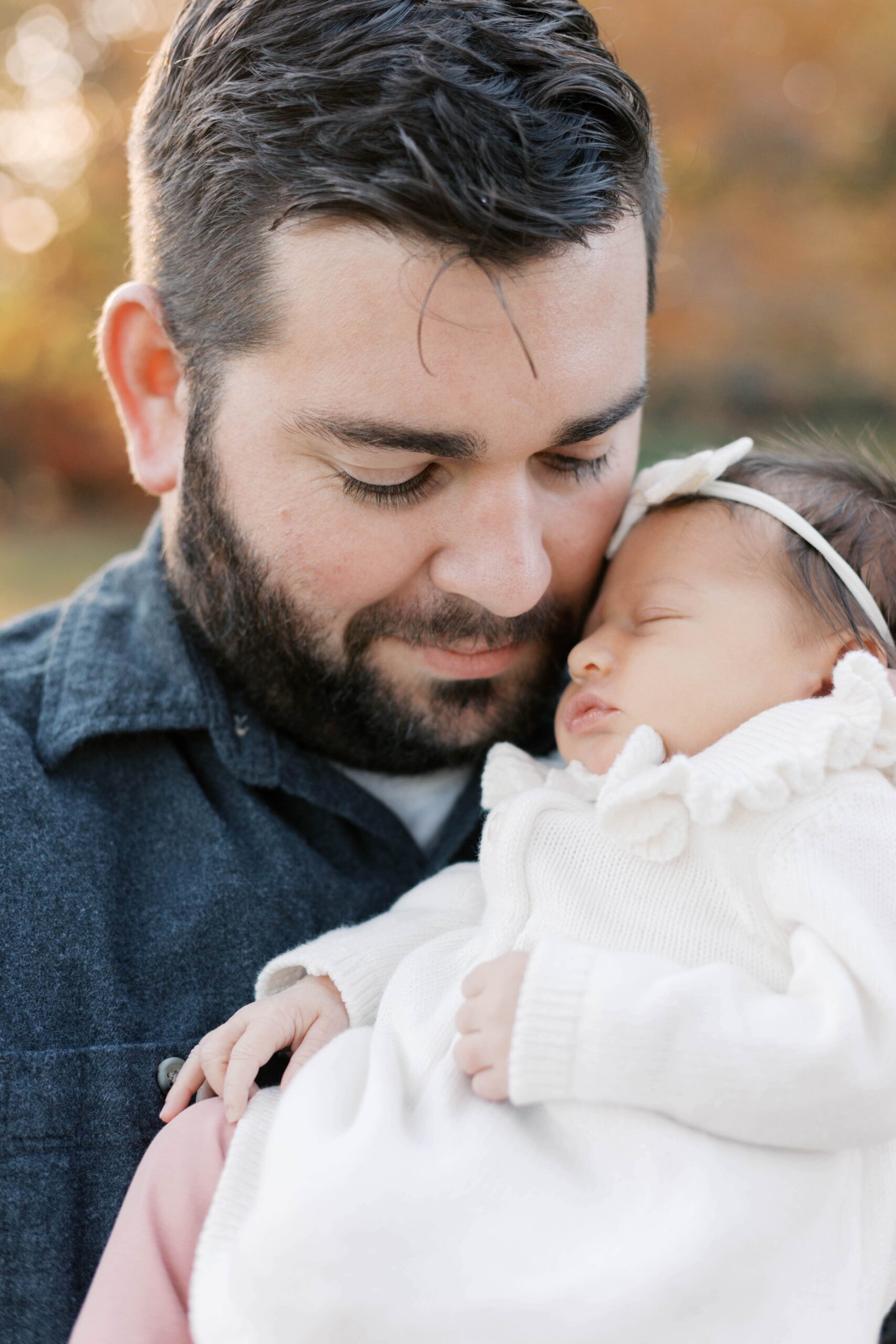 peoria illinois newborn photographer-23 copy-min dad hugging newborn daughter peoria illinois photos
