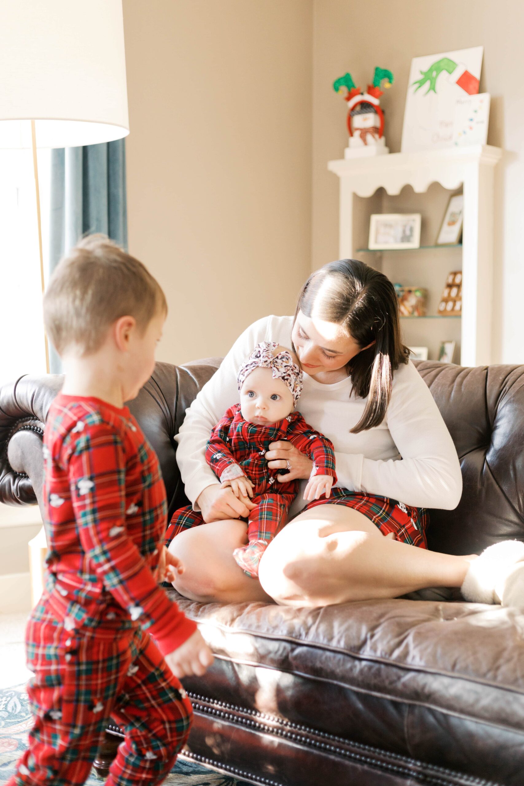 Candid family moment during in-home Christmas photo session in Peoria IL