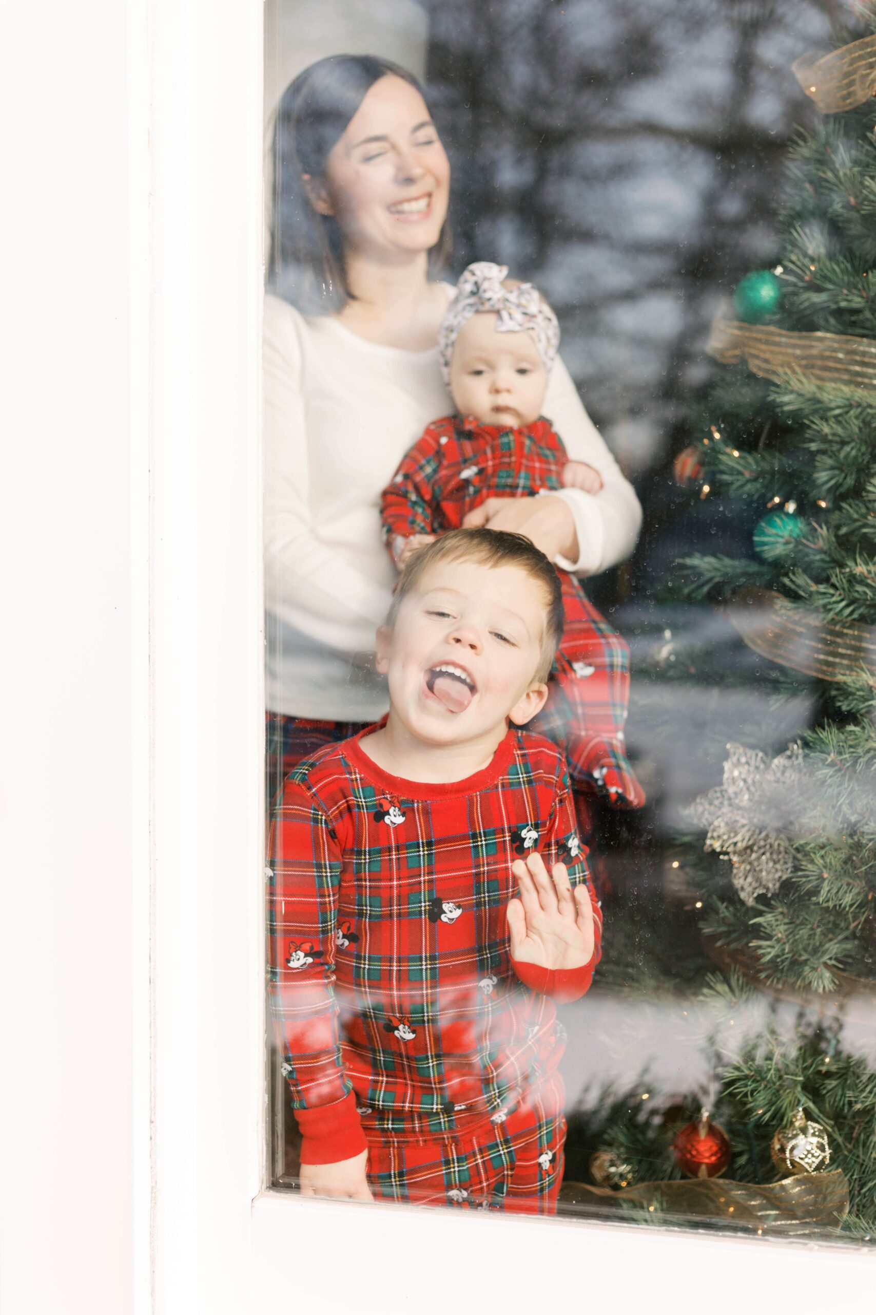 Candid family moment during in-home Christmas photo session in Peoria IL