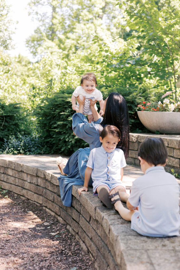 luthy botanical gardens peoria il-29 (1) kids playing on wall with mom at luthy botanical gardens in peoria il family photos