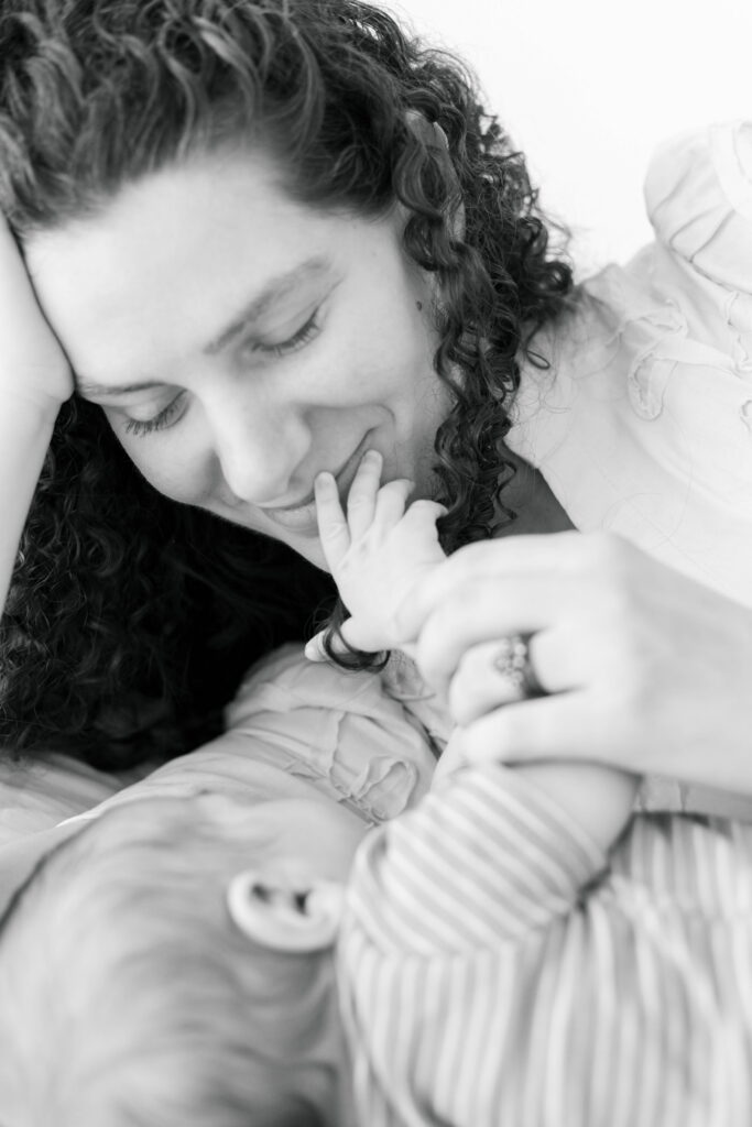studio newborn photography in peoria il mom and baby in studio newborn photography in peoria il