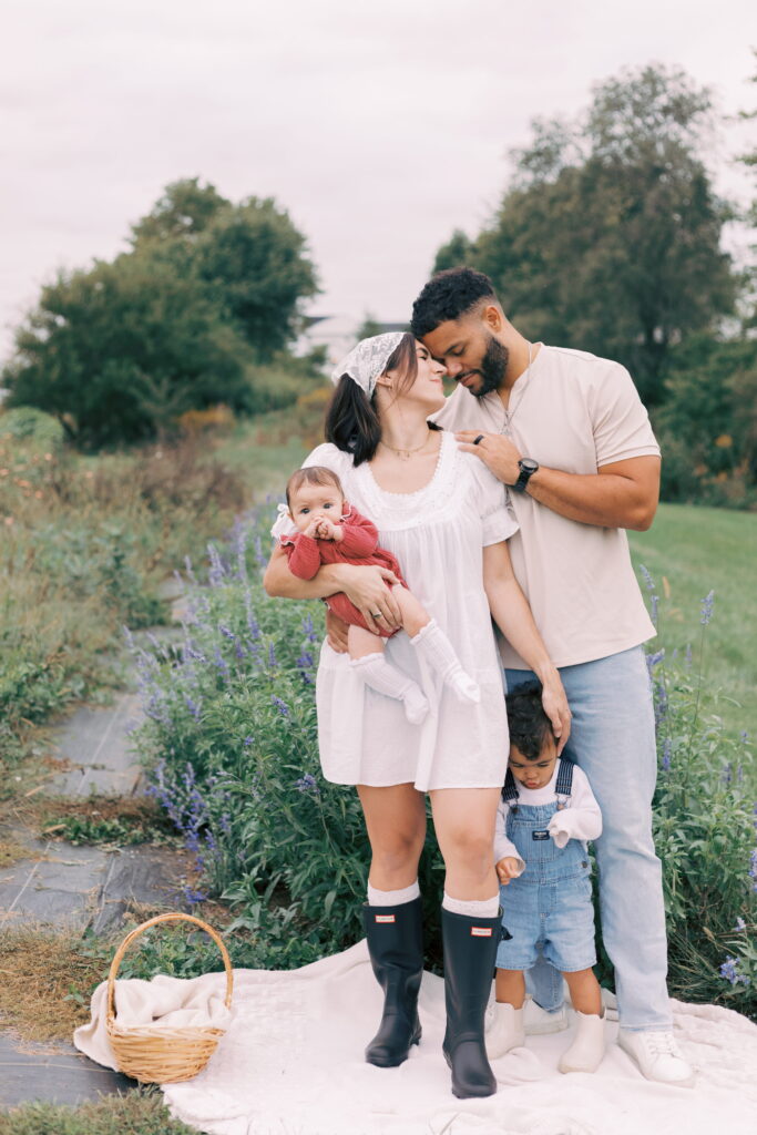 flower farm family photos at Stone School Farms in Trivoli, IL